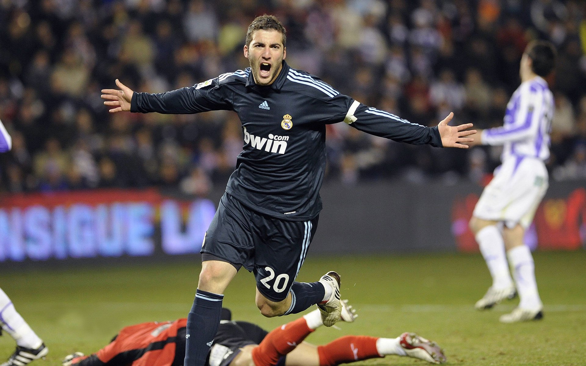 曼联新星闪耀欧冠,谢尔基打入处子球,谢尔曼打得过四号吗