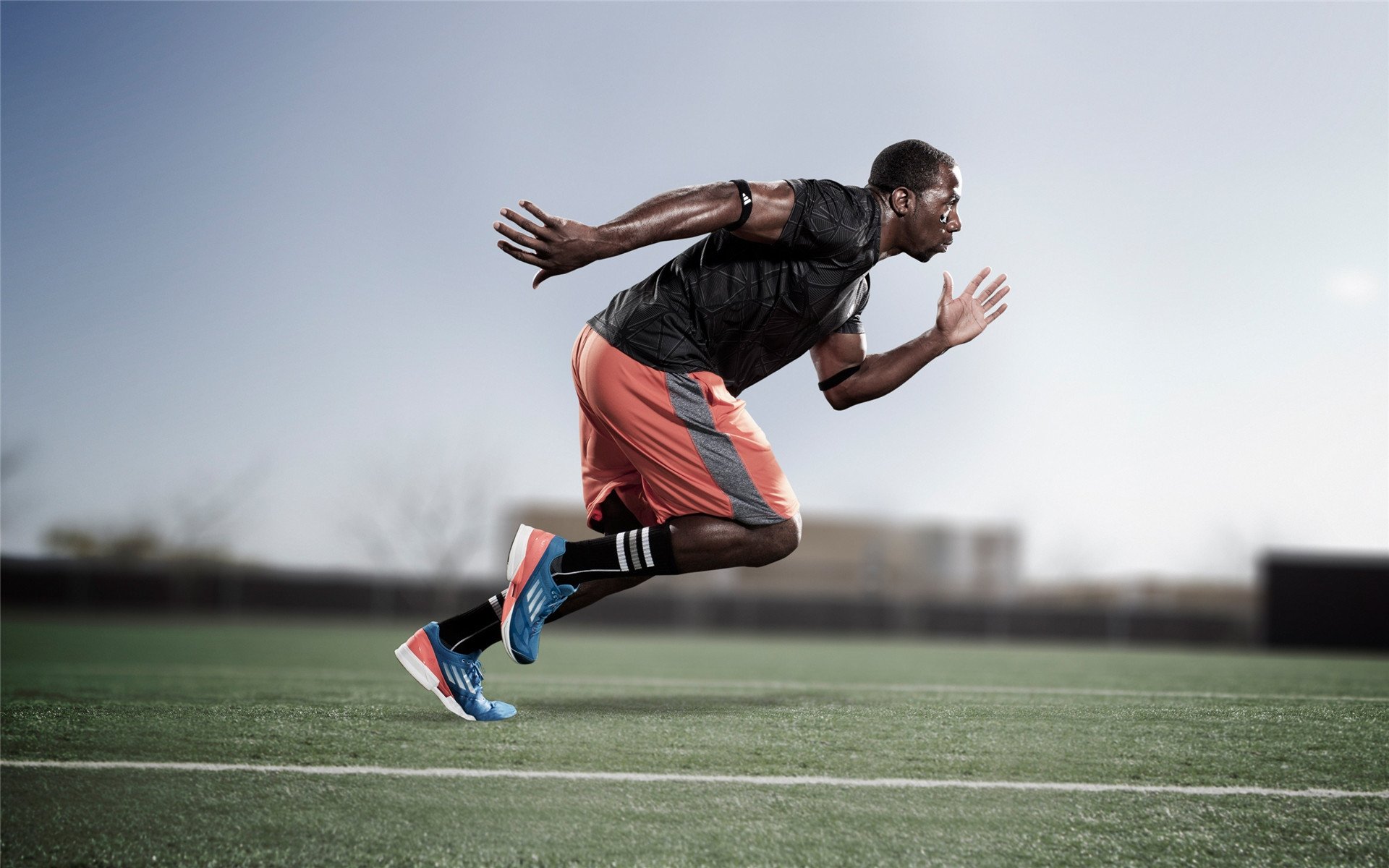 意甲焦点战吸引大量球迷关注